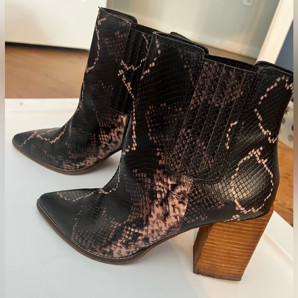 Steve Madden Snakeskin Ankle Boots 9.5